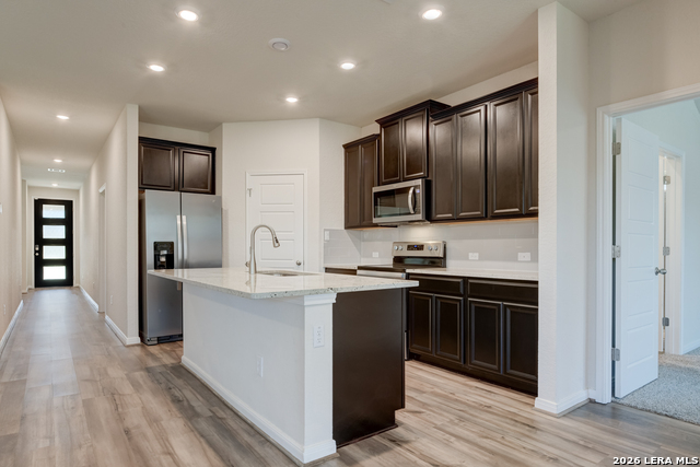 Listing photo id 6 for 3017 Hess Blvd