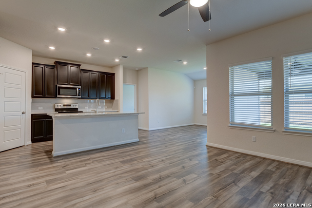 Listing photo id 7 for 3017 Hess Blvd