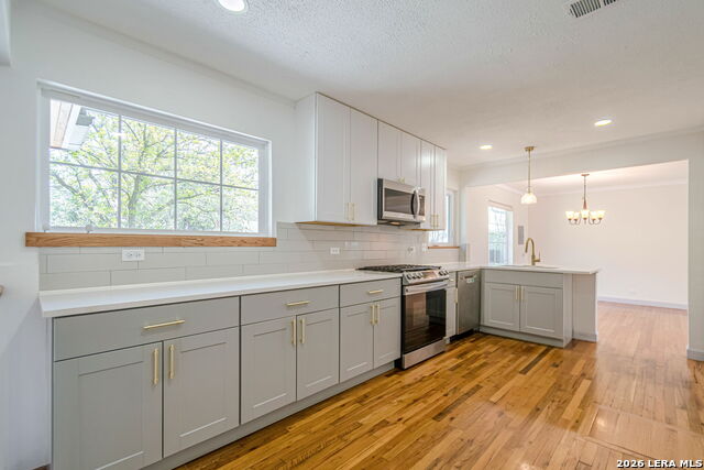 Image 21 of 57 For 227 Devonshire Dr