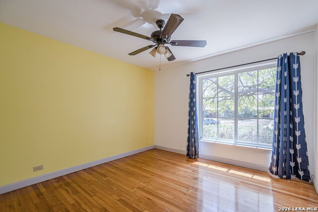 Image 25 of 57 For 227 Devonshire Dr