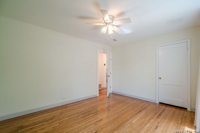 Image 30 of 57 For 227 Devonshire Dr