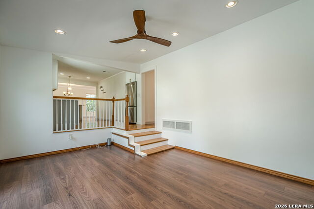 Image 34 of 57 For 227 Devonshire Dr