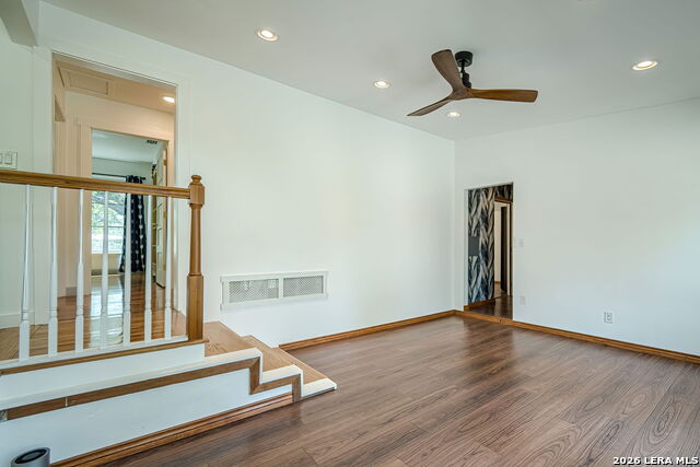 Image 35 of 57 For 227 Devonshire Dr