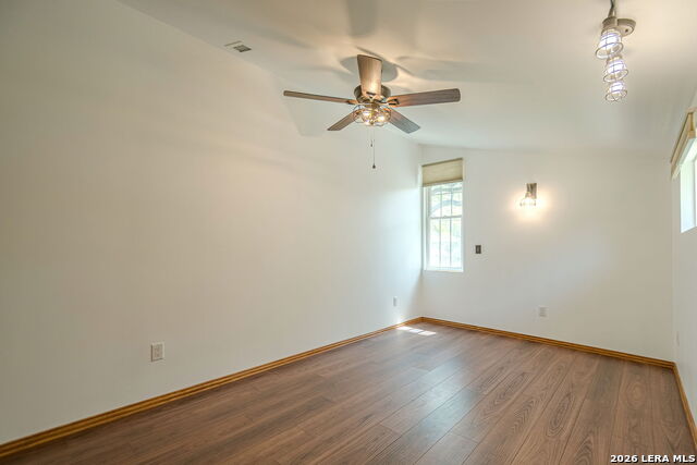 Image 40 of 57 For 227 Devonshire Dr