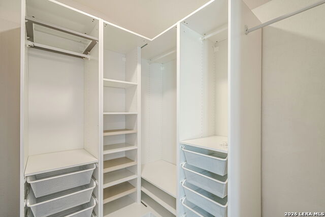 Image 44 of 57 For 227 Devonshire Dr