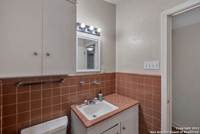 Image 10 of 15 For 414 Laramie Dr