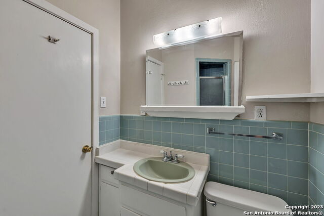 Image 13 of 15 For 414 Laramie Dr