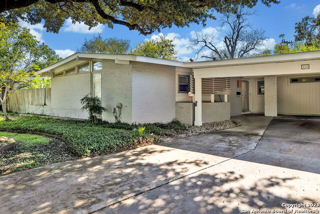 Image 2 of 15 For 414 Laramie Dr