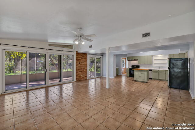 Image 3 of 15 For 414 Laramie Dr