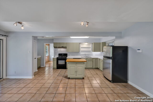 Image 4 of 15 For 414 Laramie Dr