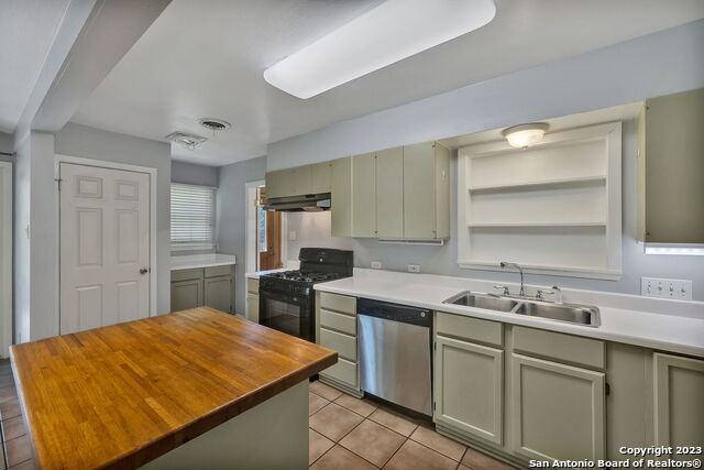 Image 5 of 15 For 414 Laramie Dr