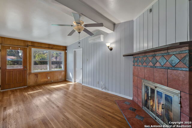 Image 7 of 15 For 414 Laramie Dr