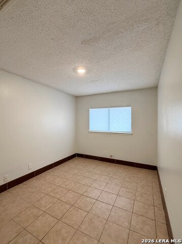 Image 13 of 26 For 7303 Roveen  