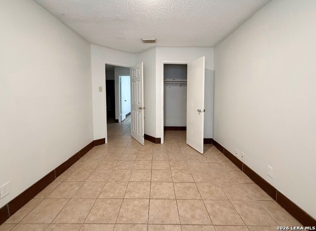 Image 14 of 26 For 7303 Roveen  