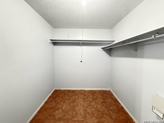 Image 19 of 26 For 7303 Roveen  