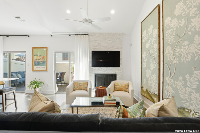 Image 9 of 28 For 208 Grandview  Apt 2