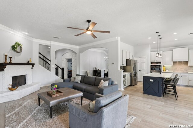 Listing photo id 8 for 609 Oakmont Way