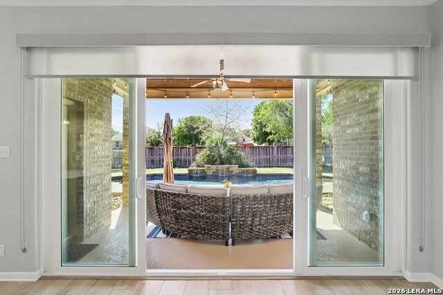 Listing photo id 12 for 609 Oakmont Way