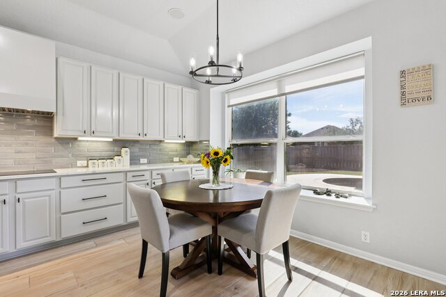 Listing photo id 13 for 609 Oakmont Way