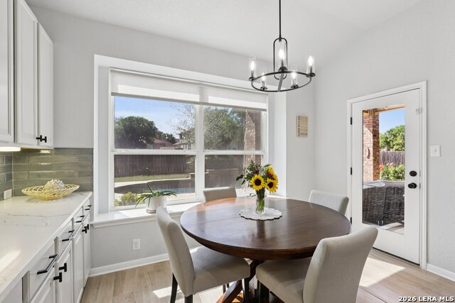 Listing photo id 14 for 609 Oakmont Way