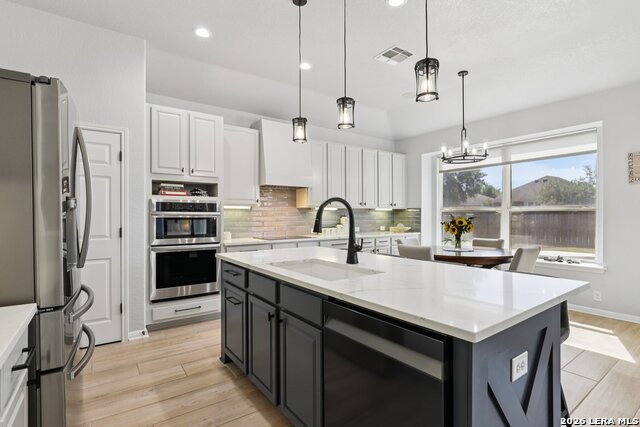 Listing photo id 16 for 609 Oakmont Way