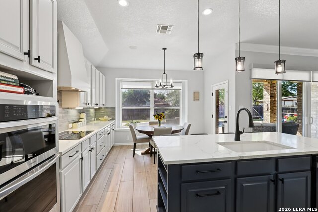 Listing photo id 18 for 609 Oakmont Way