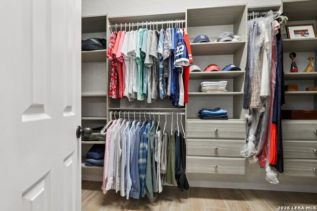 Listing photo id 35 for 609 Oakmont Way