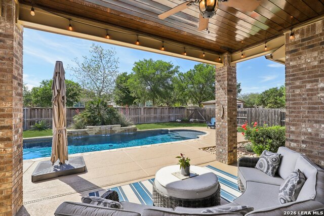 Listing photo id 41 for 609 Oakmont Way