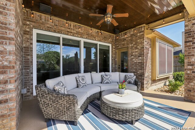 Listing photo id 43 for 609 Oakmont Way