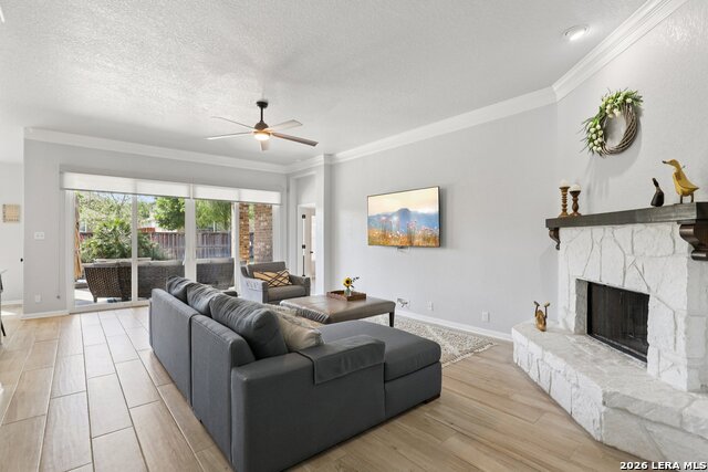 Listing photo id 5 for 609 Oakmont Way