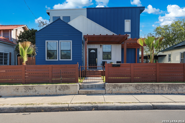 Image 2 of 33 For 131 Rehmann  