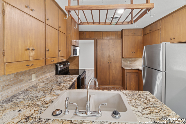 Image 16 of 33 For 510 Inez E 