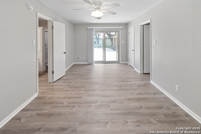 Image 18 of 33 For 510 Inez E 