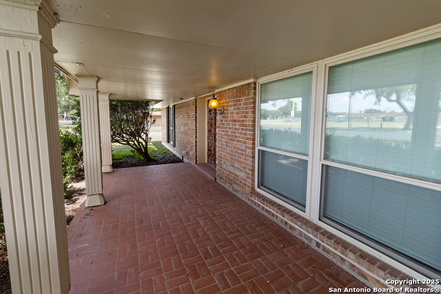 Image 2 of 33 For 510 Inez E 