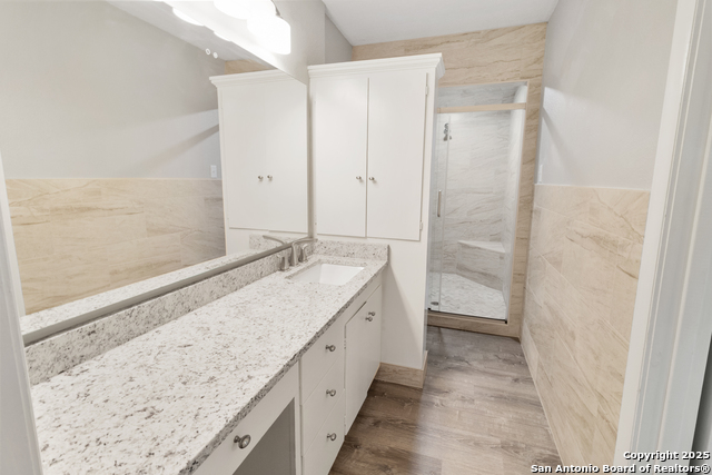 Image 21 of 33 For 510 Inez E 