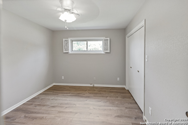 Image 23 of 33 For 510 Inez E 