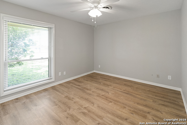 Image 24 of 33 For 510 Inez E 