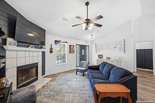 Image 15 of 49 For 3400 Lakeview