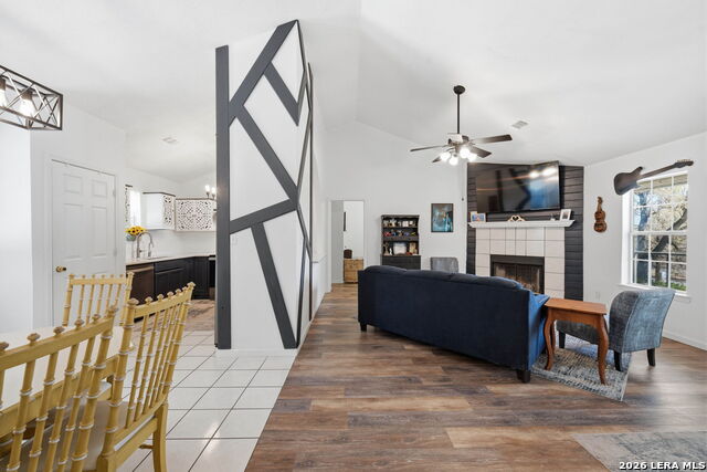 Image 20 of 49 For 3400 Lakeview