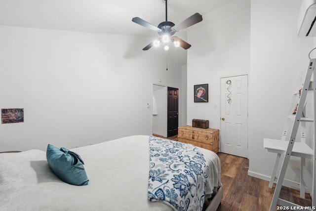 Image 23 of 49 For 3400 Lakeview