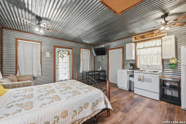 Image 32 of 49 For 3400 Lakeview