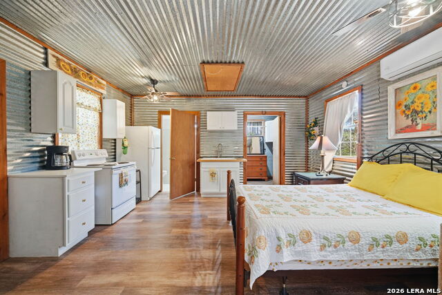 Image 34 of 49 For 3400 Lakeview