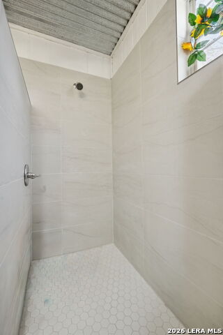 Image 36 of 49 For 3400 Lakeview