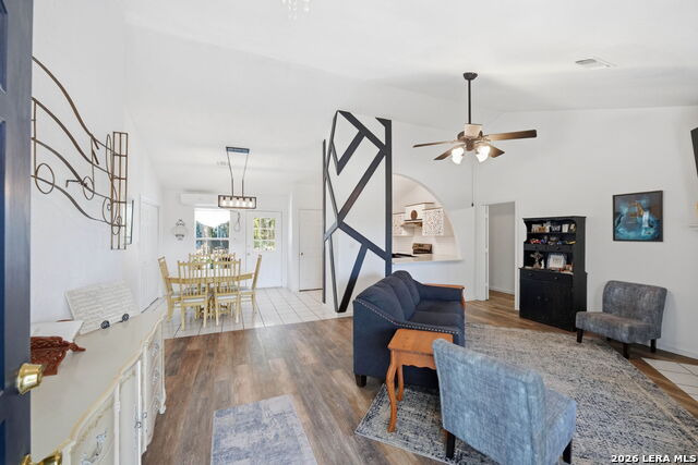 Image 6 of 49 For 3400 Lakeview