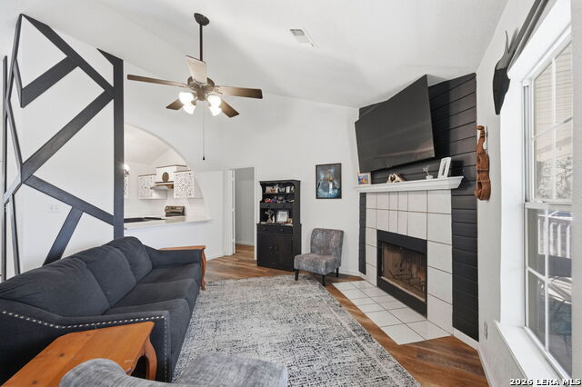 Image 7 of 49 For 3400 Lakeview