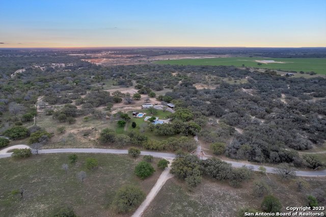 Listing photo id 8 for 2112 Eichman Rd