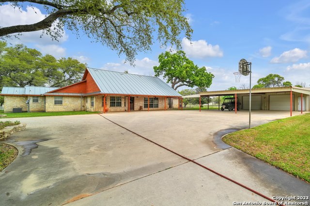 Listing photo id 10 for 2112 Eichman Rd