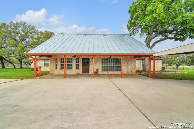 Listing photo id 11 for 2112 Eichman Rd