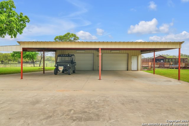 Listing photo id 15 for 2112 Eichman Rd