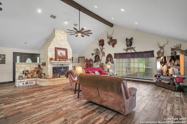 Listing photo id 17 for 2112 Eichman Rd